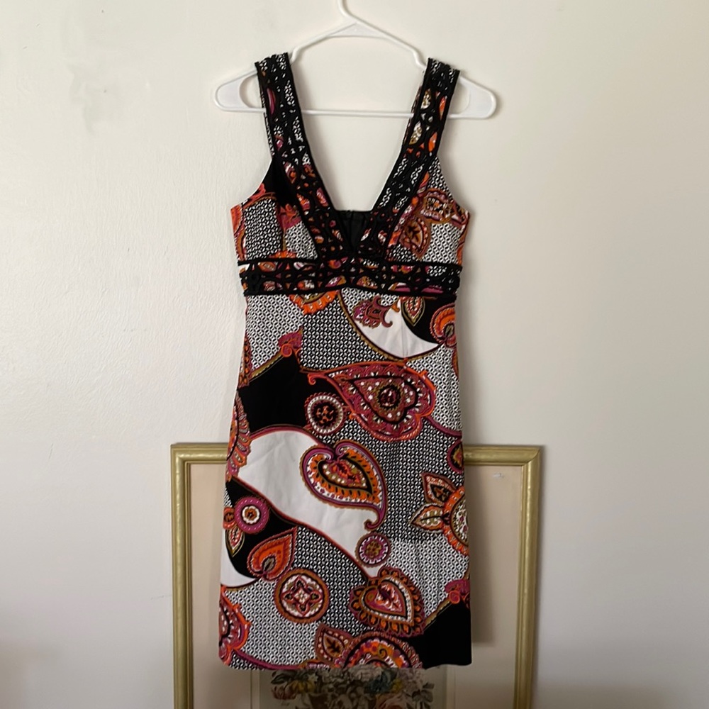 Trina Turk paisley pattern low cut zip closure great for a wedding size 2